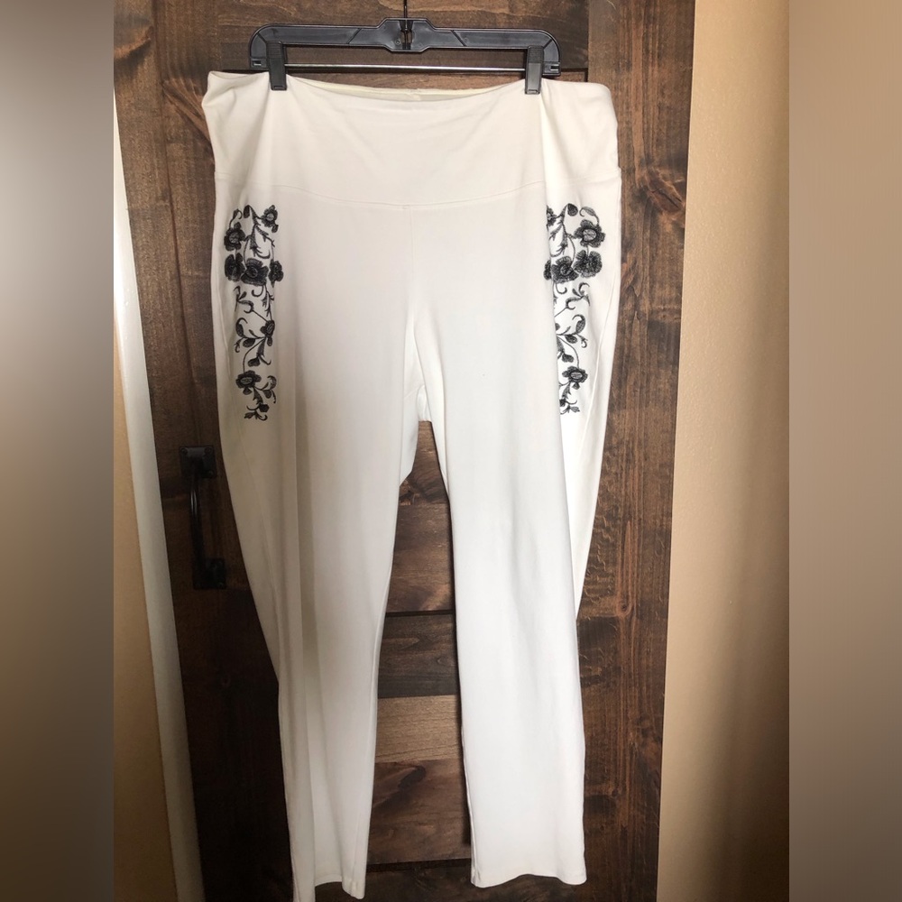 Stretch twill pant with embroidery detail by Women with Control